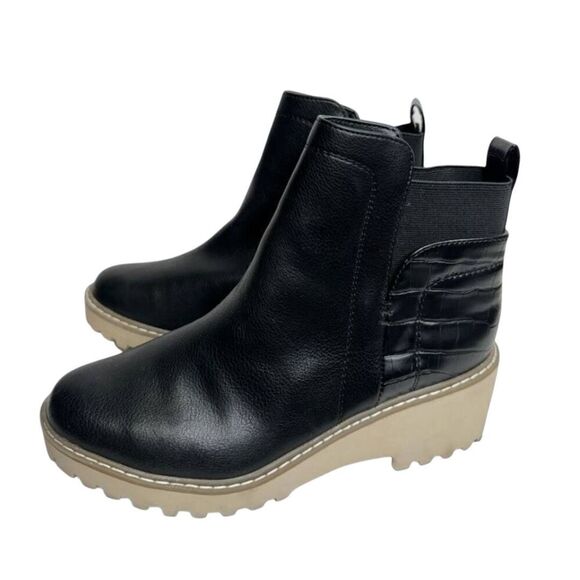 Dolce Vita Wedge Boots Womens Size 8 Black Lug Sole Chelsea Pull On Booties - Picture 1 of 11